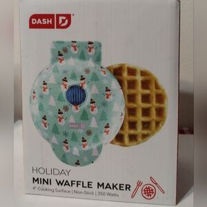 Mini waffle maker